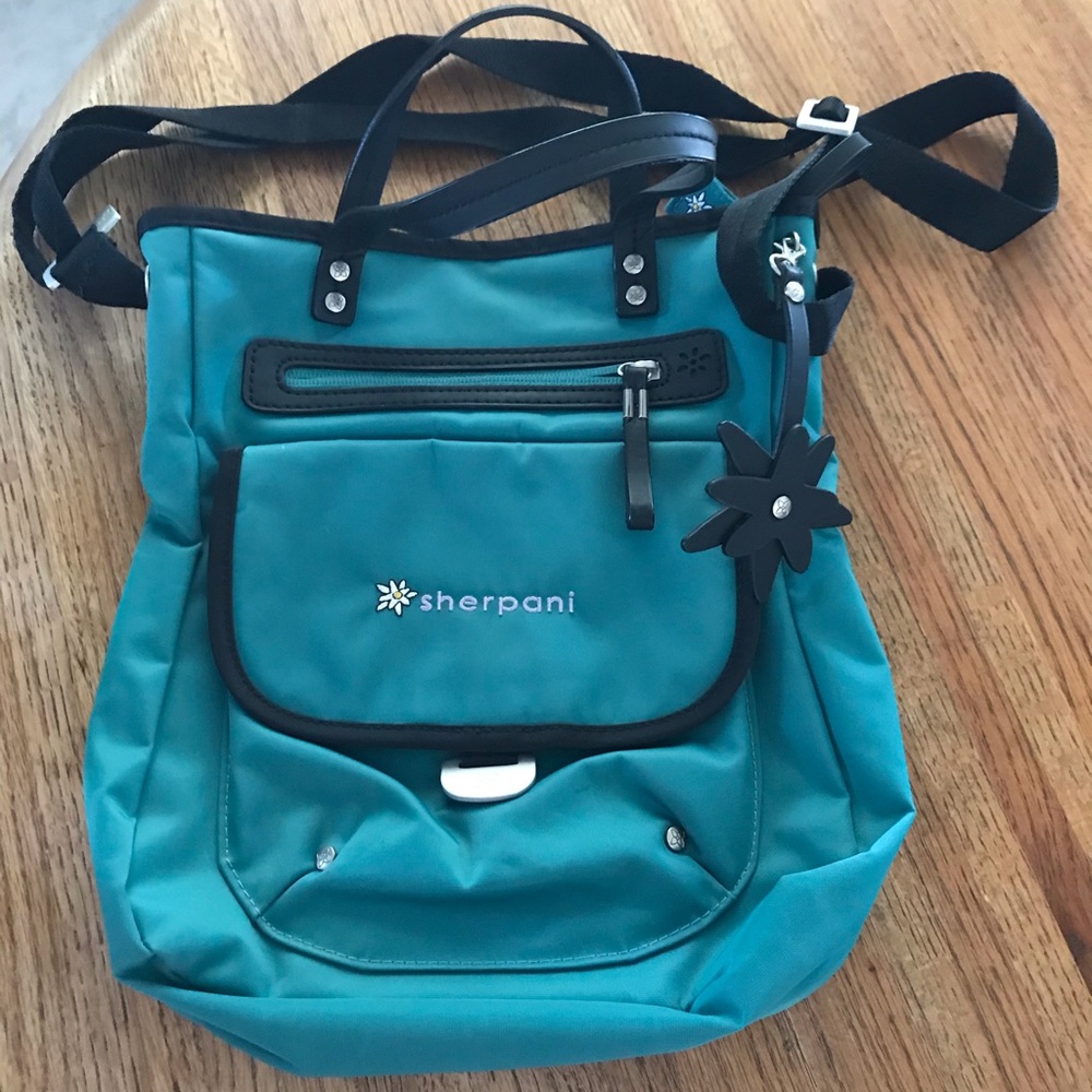 NWOT Teal cross body bag.